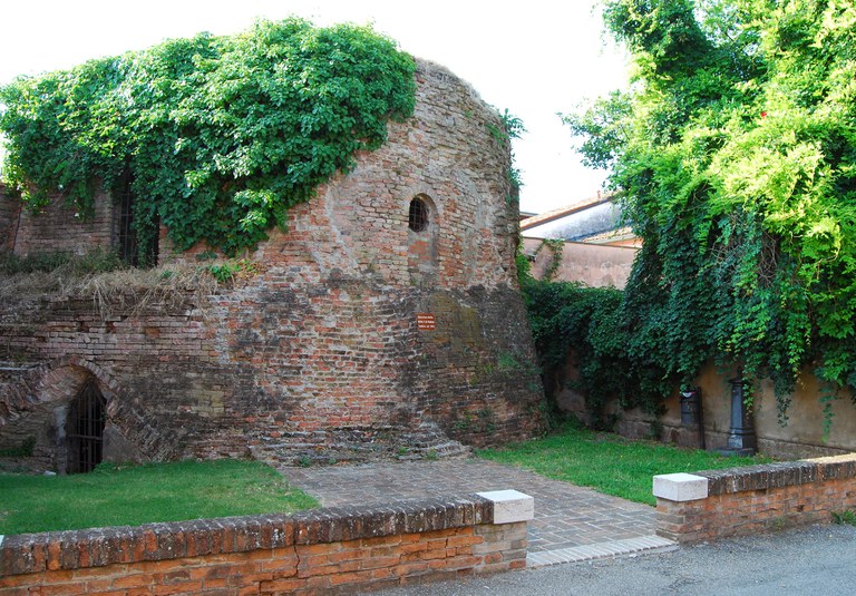 Torrione Babini Russi.jpg