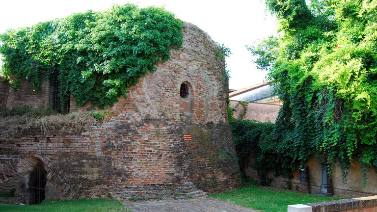 Torrione Russi.jpg Torrione Russi.jpg