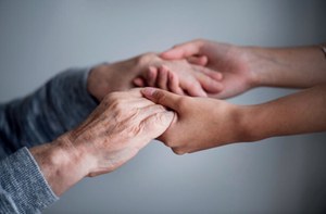 Ricostruire le comunità e percorsi di contrasto alle solitudini
