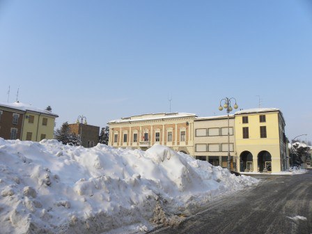 Piazza-Farini_imagelarge (1).jpg