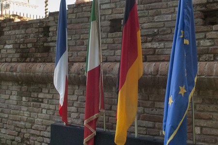 2016 ventennale bandiere.jpg