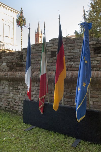 2016 ventennale bandiere.jpg