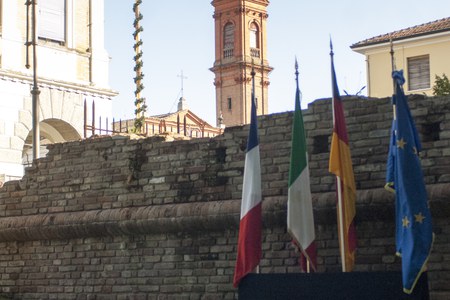 2016 ventennale bandiere.jpg