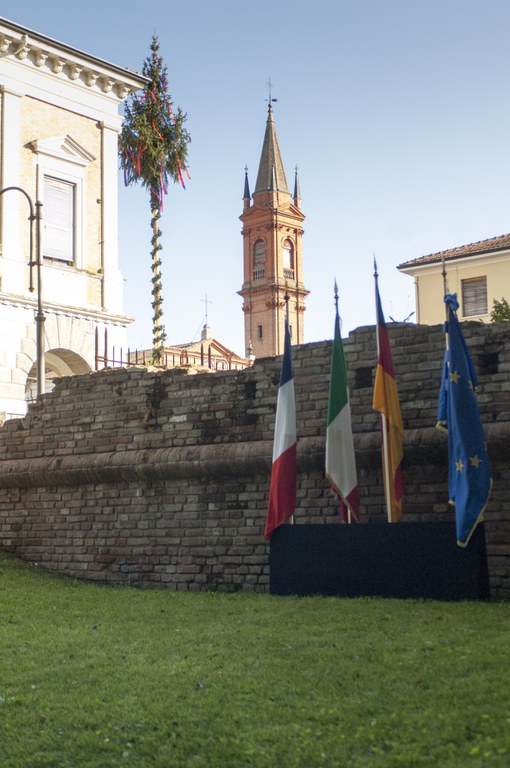 2016 ventennale bandiere.jpg