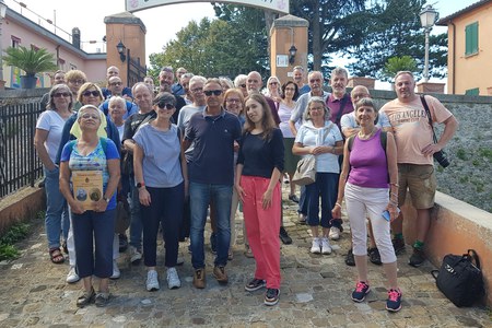 2023 gemelli in gita a Montescudo.jpg