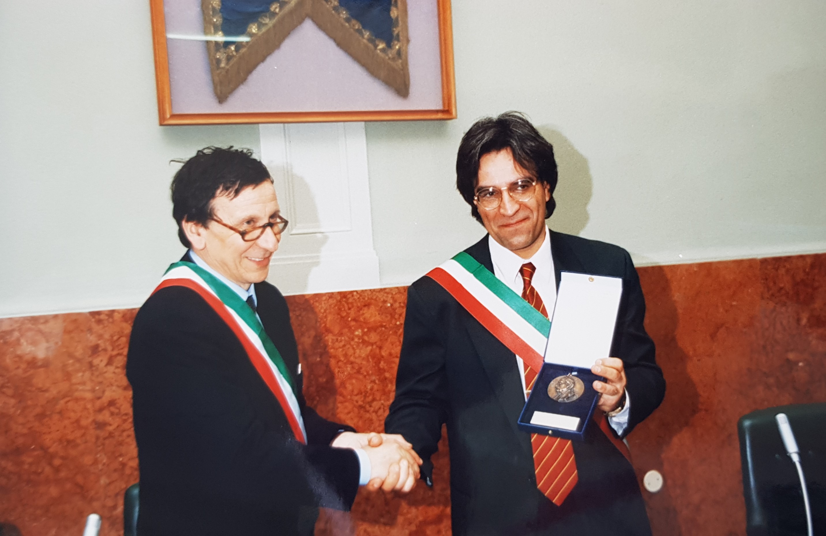 1995 Firma patto Saluggia Sindaci Pozzi e Bolognesi.jpg