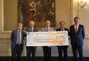 Contributi alle famiglie residenti nei territori alluvionati grazie alla Cassa di Ravenna Spa e alla Fondazione Cassa di Risparmio di Ravenna
