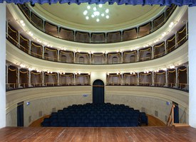 Il Teatro Comunale di Russi aderisce all’iniziativa “Facciamo luce sul teatro”